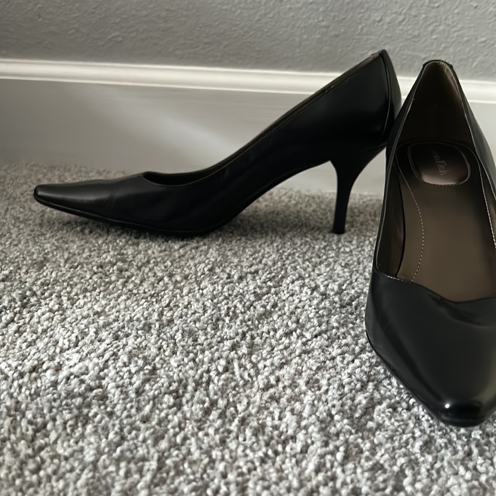 Beautiful black pump - Picture 3 of 4